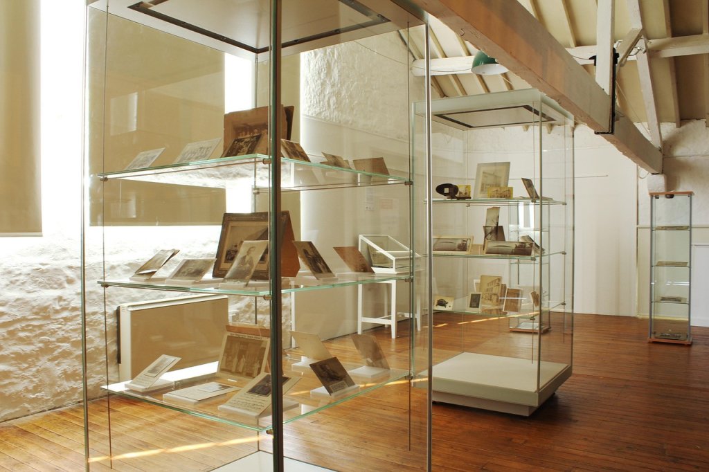 Museum Collection Room The Material Lives of Objects: A Symposium on Collections Care · MDM