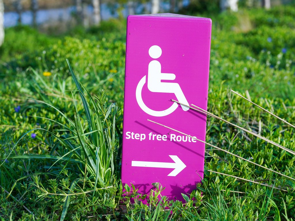 Wheelchair user sign for a step free route.
